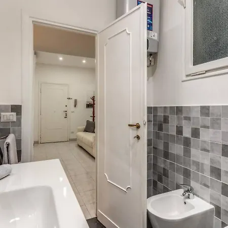 Nina's With Terrace Monteverde Διαμέρισμα *